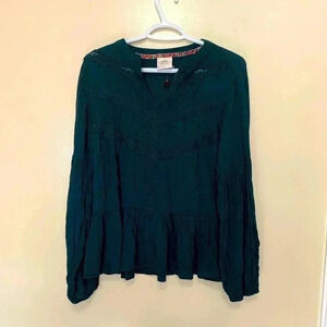 Knox Rose NWT BoHo style, long sleeve  blouse. Lightweight, airy. Dark green.